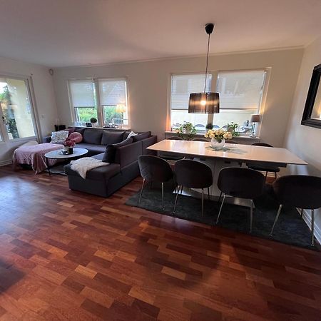 Havsnaera Nyrenoverat Centralt I Båstad Esterno foto